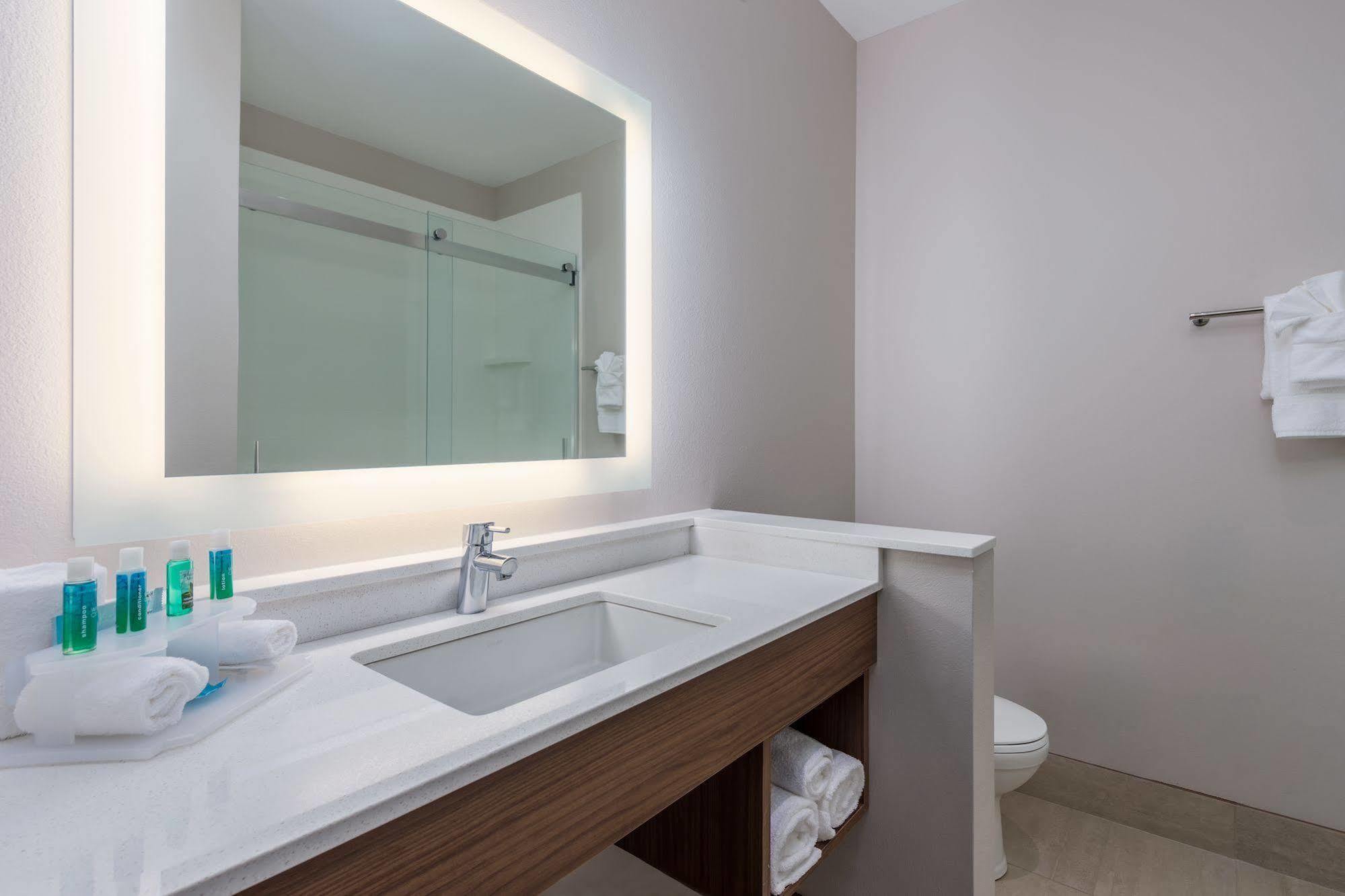 Holiday Inn Express And Suites Edwardsville By Ihg Exterior foto